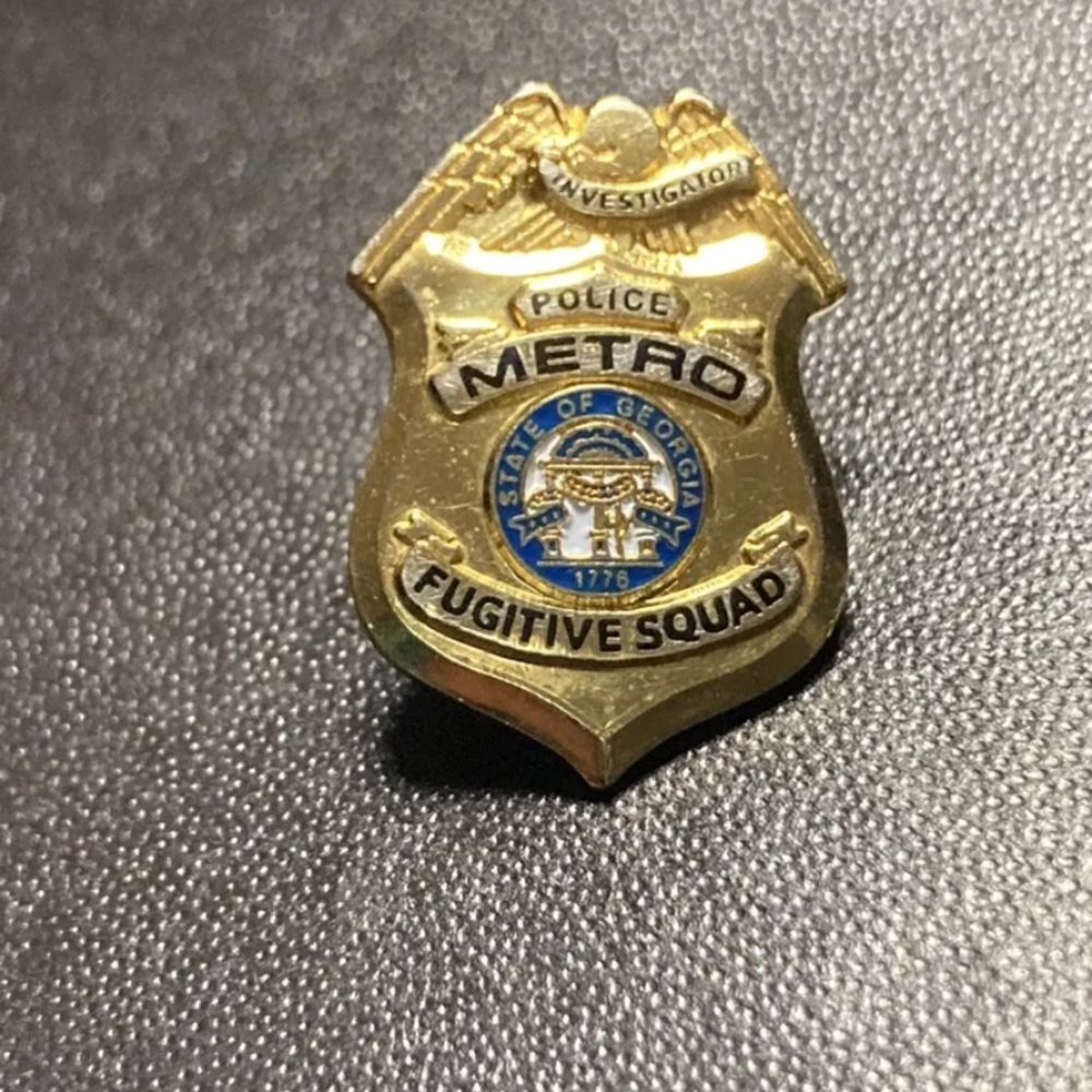 Vintage Metro Police State of GA investigator fugitive squad mini badge tack pin